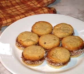Pecan Dulche De Leche Sandwich Cookies