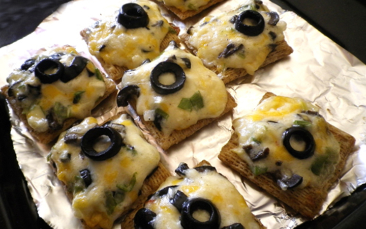 Baked Cheesy Triscuit Olive Snacks Recipe Recipezazz Com