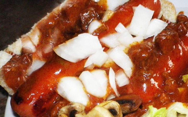 Easy Chili Dogs Recipe Recipezazz Com