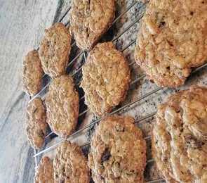 Mom's Oatmeal Cookies