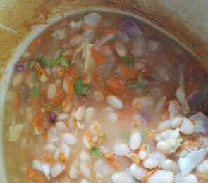 Tuscan Bean Soup With Arugula in Crockpot